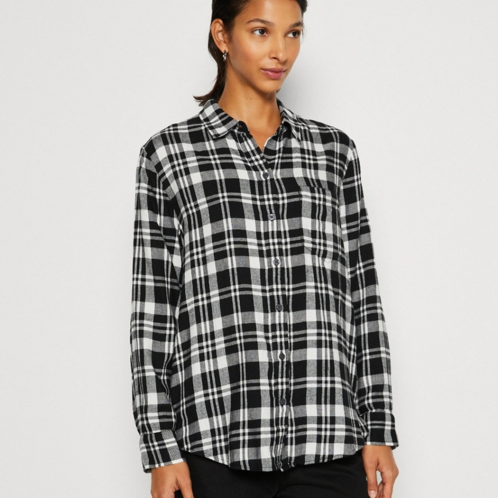 GAP Black and White Boxy Button Down Shirt